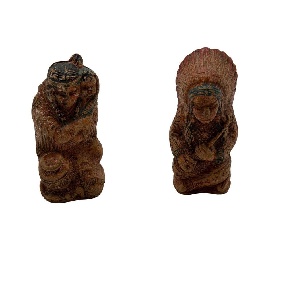 Vintage Native American Salt & Pepper Shakers Wood 1940's Souvenir Collectible - Picture 3 of 11
